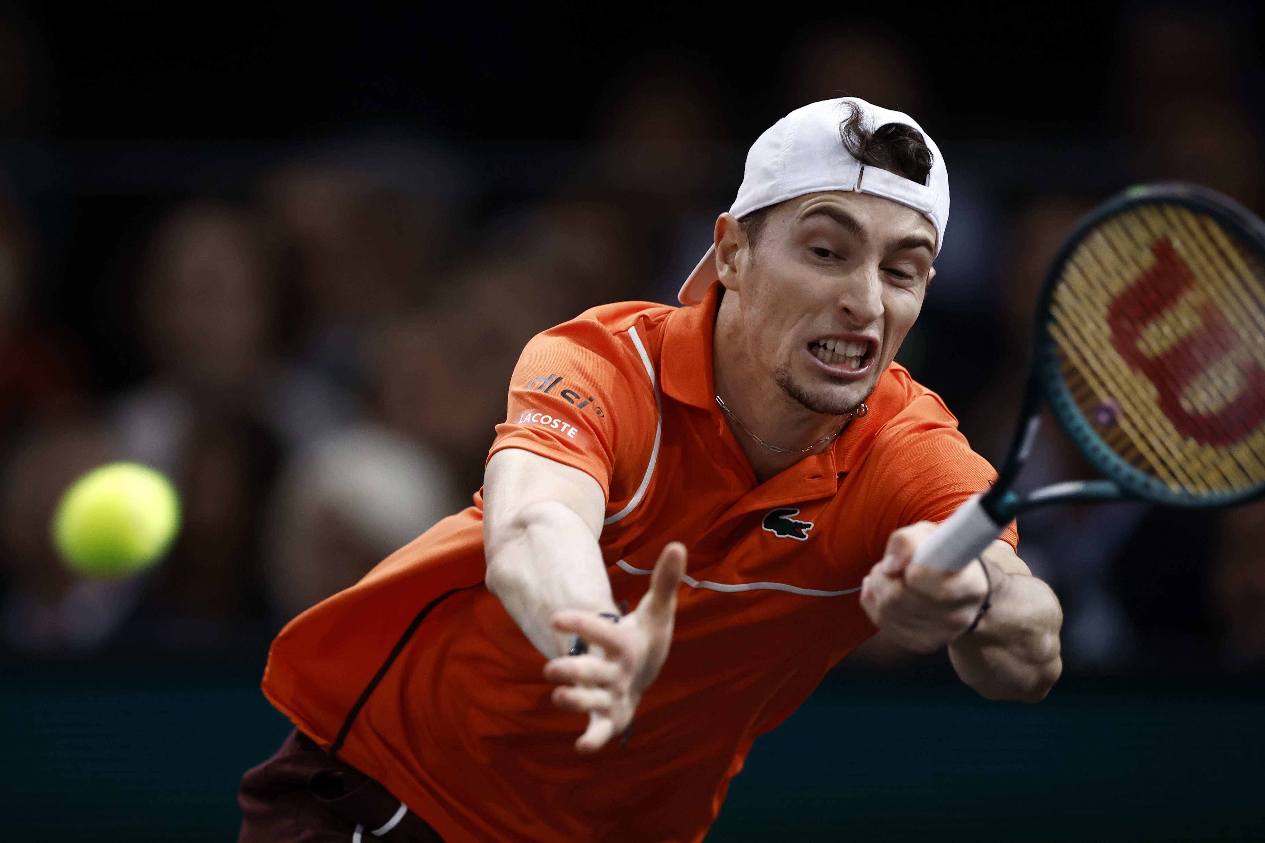 包含西班牙网球队险胜英国网球队，兹维列夫打破历史纪录的词条