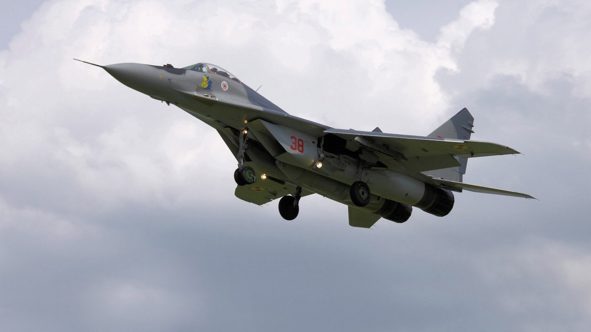 开云APP-F1街道赛风驰电掣，厄瓜多尔足球闪电战提前终结莱比锡红牛悬念