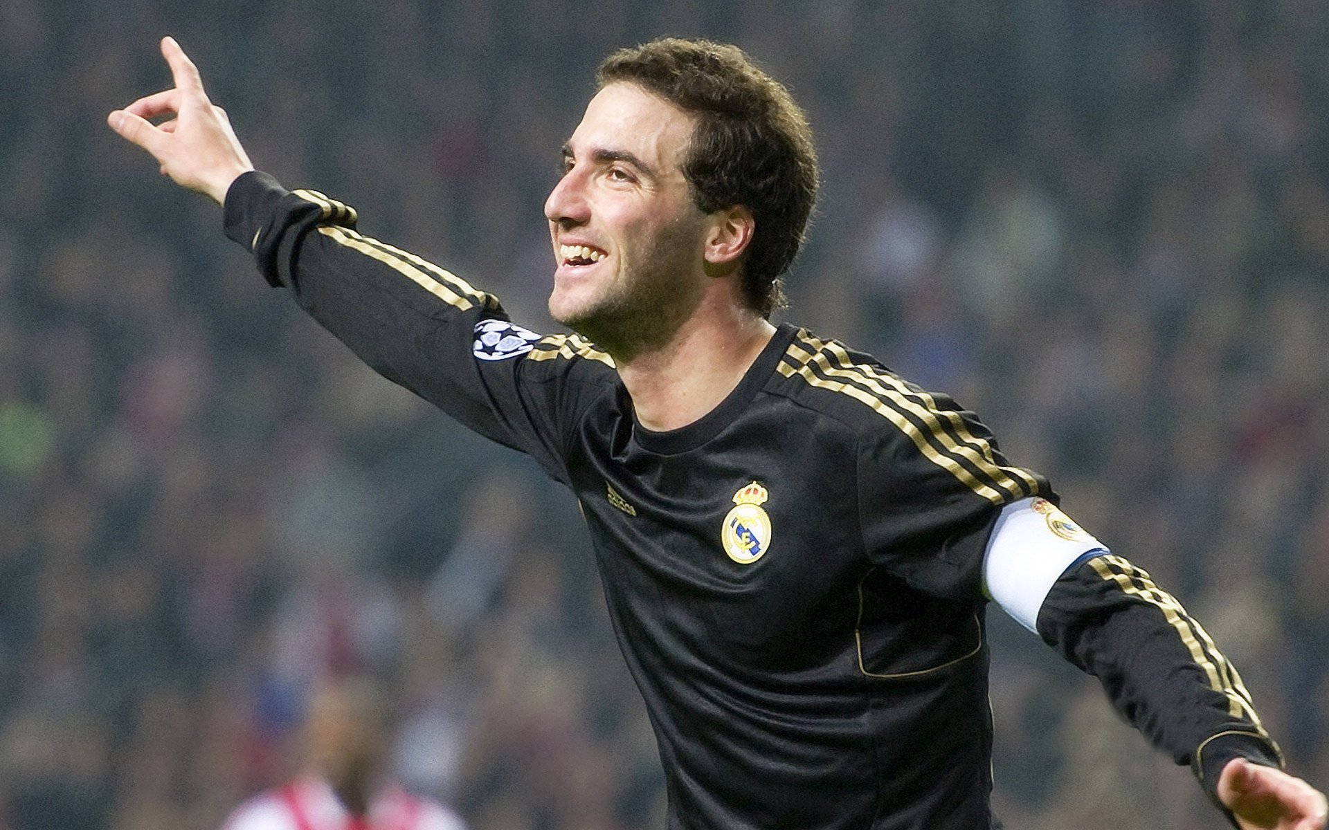 开云平台-红魔在荷兰风暴中沉没，莱万式巨星在西部决赛的生死时刻写下英雄篇章